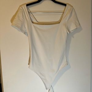 Aritzia Babaton Contour Squareneck Shortsleeve Bodysuit
Squareneck